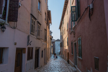 Fototapeta na wymiar rue ancienne de Rovinj en Istrie en croatie