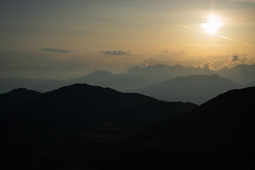 Tramonto dalla cima di una montagna in Alto Adige