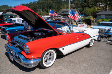 Colorful cars at the vintage auto show Winchester Bay Oregon - obrazy, fototapety, plakaty
