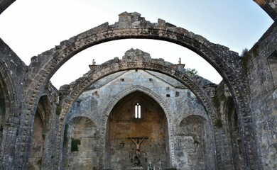 Fototapeta na wymiar Ruinas de Santa María de Dozo en Cambados, Galicia