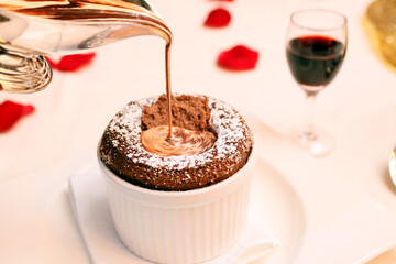 フランス料理のデザート　フォンダン・オ・ショコラ