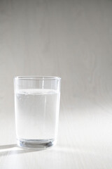 コップ一杯の水