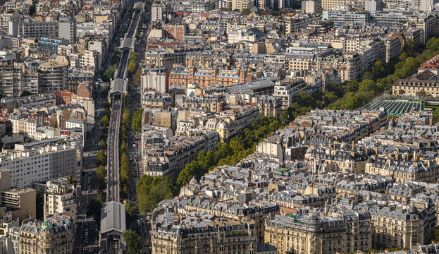 Parisian metro from above