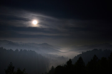 Fototapeta premium Willow Creek Moon