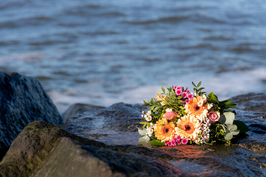 Blumenstrau&szlig; Erinnerung Opfer Seefahrt Ostsee