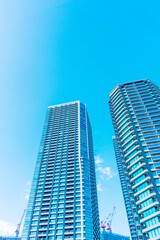 Fototapeta premium Landscape photograph looking up at a high-rise apartment_c_61