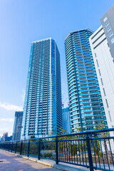 Fototapeta premium Landscape photograph looking up at a high-rise apartment_c_64