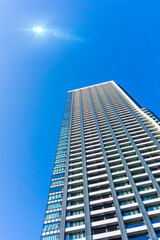 Fototapeta premium Landscape photograph looking up at a high-rise apartment_c_66