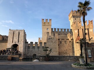 Obraz premium The Scaligero Castle in Sirmion on the Garda Lake