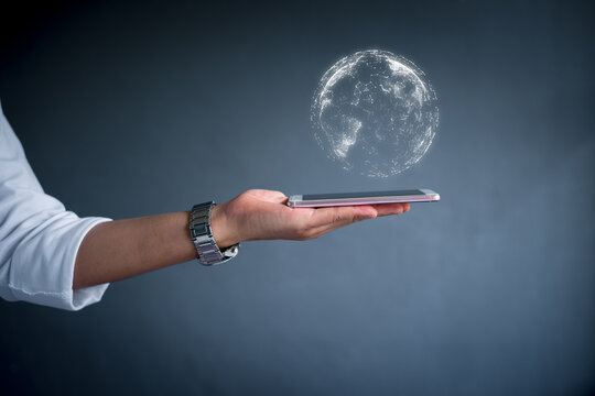 hand holding a Earth globle in technology concept.