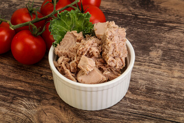 Canned tuna fillet in the bowl