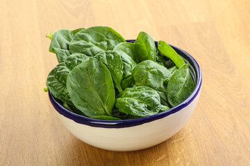 Fresh green spinach leaves in the bowl