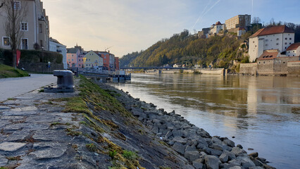 Obraz premium donau river in the city