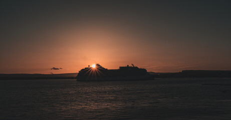 Naklejka na ściany i meble cruise ship in the sunset
