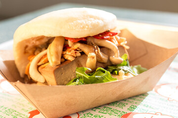 Sandwich with chicken and vegetables 