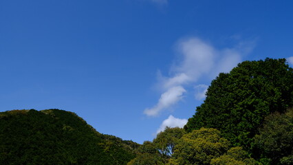 空と山