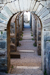 ヘレニズム時代の遺跡のアーチ