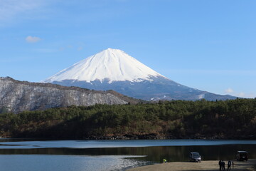 A scene of Mt.Fuji and Motosu-ko Lake in Minamitsuru-gun County in Yamanashi Prefecture in Japan 日本の山梨県南都留郡にある富士山と本栖湖の一風景