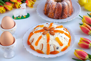 Pascha - tradycyjny wielkanocny deser z twarogu, śmietany i jajek z bakaliami