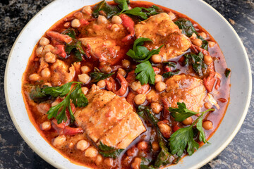 Guiso de pecado con garbanzos, Sopa con pesccado marinado. 