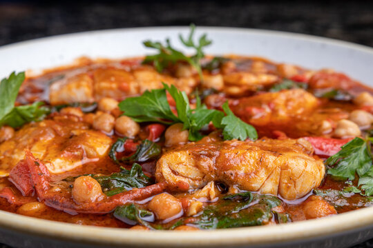 Guiso de pecado con garbanzos, Sopa con pesccado marinado. 