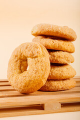 Taralli fragranti classici napoletani realizzati da un forno campano