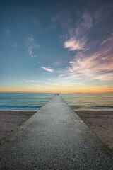 tramonto sul vecchio pontile