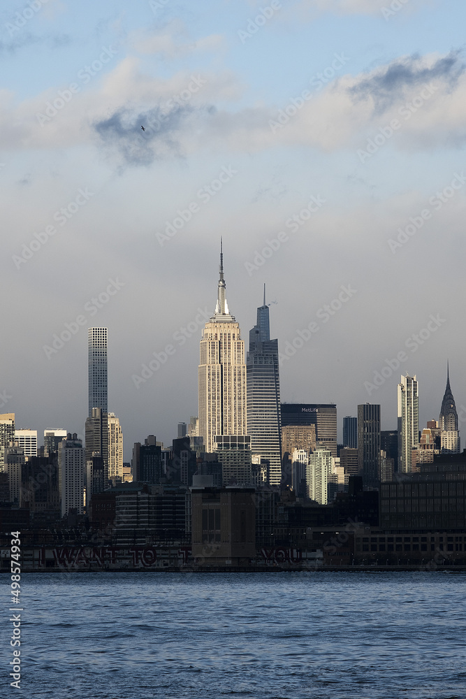 Sticker vertical shot of the new york skyline