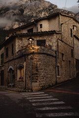 Fototapeta na wymiar old house in the town Mallorca mountain village 