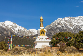 Yeshe Rangsal Stupa, in Crestone, Colorado, the place for private prayer and meditation - obrazy, fototapety, plakaty