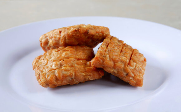 Closeup shot of a Indonesian traditional fried tempe garit on a white plate