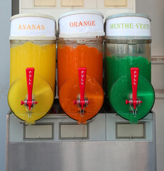 iced grenadine dispenser with Pineapple Orange and Mint flavors written in French