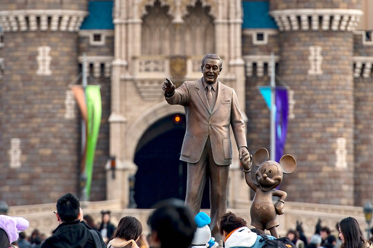 TOKYO - JAN 01: Sculpture of Walt Disney with Mickey Mouse at the Tokyo Disneyland park, January 01. 2017 in Japan