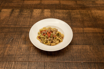Tagliatelle is a type of elongated dough, small in width and flattened in shape that makes up the set of asciutte pasta of Italian origin.