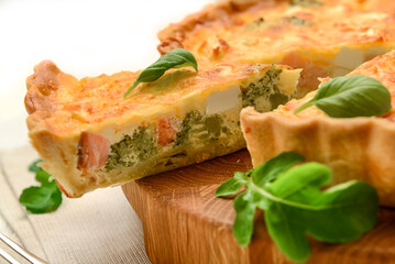 quiche pie with salmon, spinach and cheese