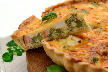 quiche pie with salmon, spinach and cheese