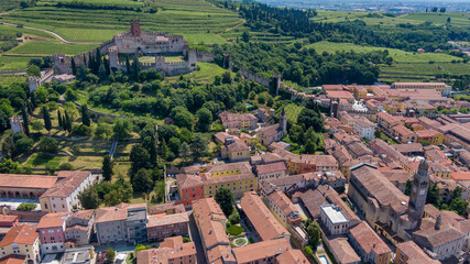 Obraz premium Vista di Soave dall'alto