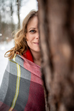 Women in red, winter, Czerwony Kapturek, Zima, śnieg, czerwony kapturek, kobieta w czerwieni, piękna kobieta, radość, portret, beauty, moda, women in forest, zimowa aura