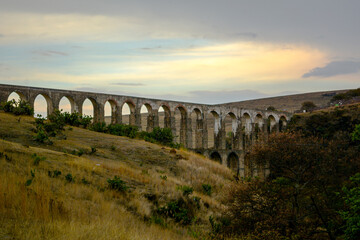 viaduct in the mountains - obrazy, fototapety, plakaty