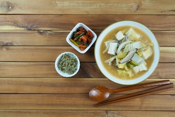 한국의 전통음식 배추 된장국