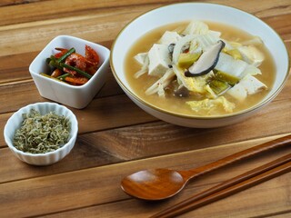 한국의 전통음식 배추 된장국