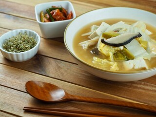 한국의 전통음식 배추 된장국