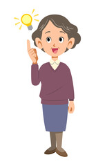 アイデアがひらめくシニアの女性の全身
