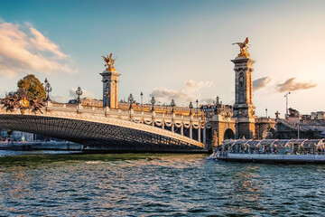 Obraz na płótnie Canvas Alexandre III bridge in Paris at sunset