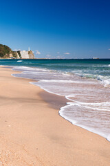 豊間海岸海水浴場から塩屋岬灯台