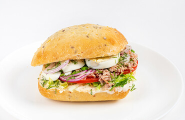 tuan sandwich with egg and vegetables