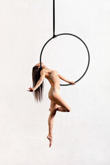 Fit woman performing pose on aerial hoop - obrazy, fototapety, plakaty