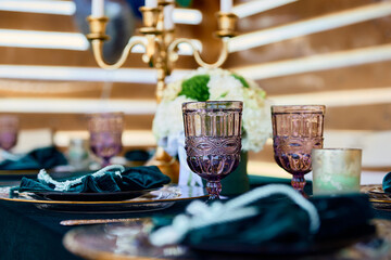 glasses corrugated floristry golden candlestick table