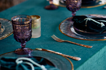 table setting blue velvet napkin tablecloth cutlery