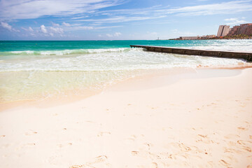 Fototapeta na wymiar Cancun Mexico beautiful caribbean sea on a sunny day and cloudy sky. sandy beach